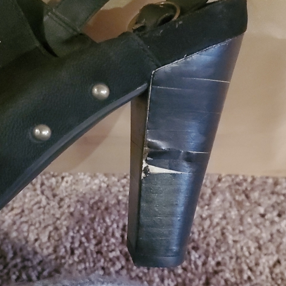 Kenneth Cole Heels - Picture 2 of 2